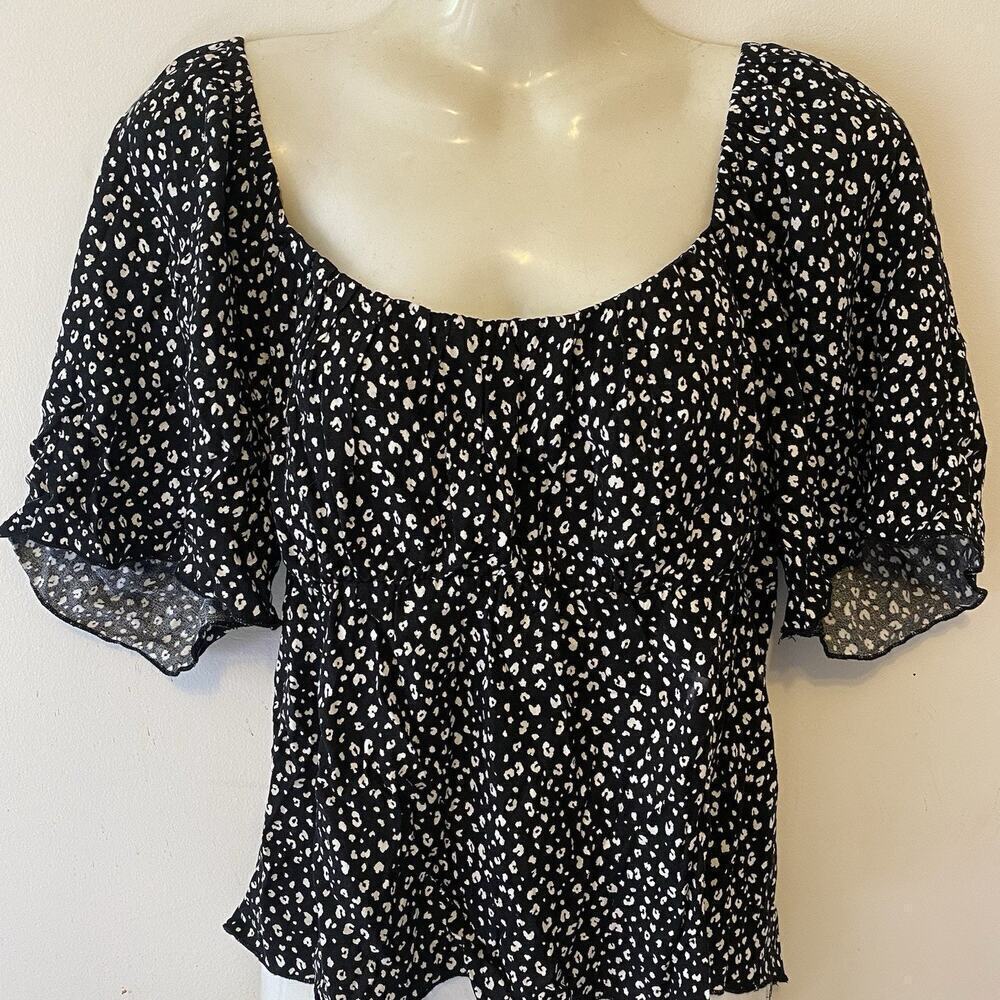 URBAN Romantics Black White Top Coquette Blouse Puff Sleeves Cut Out Back Size M
